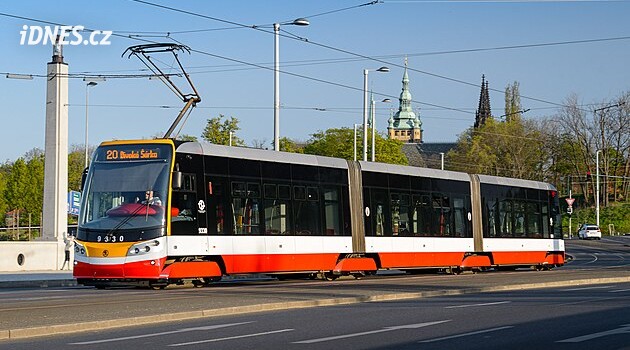 Konec pojízdných saun v Praze? Tramvaje 15T dostanou klimatizaci