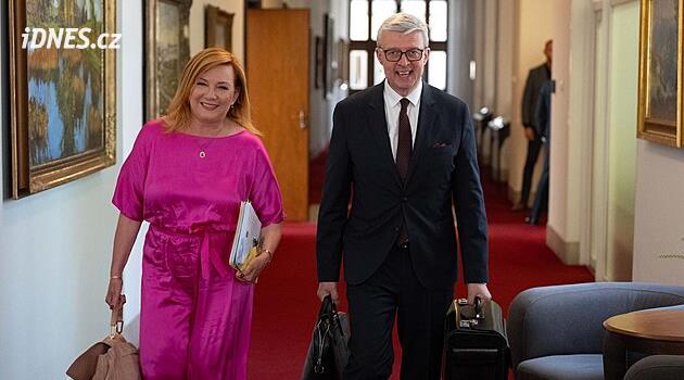Schillerová prozradí výši schodku na příští rok, nepřesáhne 400 miliard korun