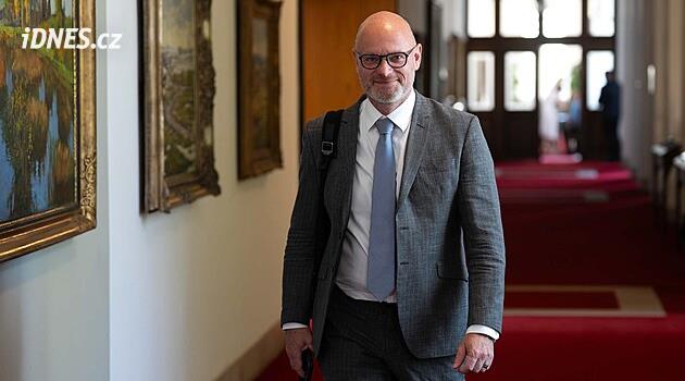 Vláda podpořila jednomyslně zákaz mobilů ve školách. Z kantorů udělá kontrolory batohů, říká ODS