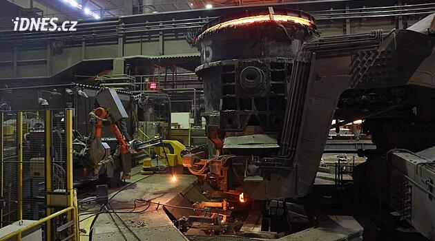 Třinec'in zorlu koşullarında metalürji uzmanlarının yerini 50 milyon kron değerindeki robotlar alıyor