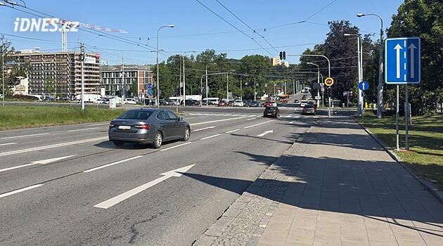 Zákaz odbočení doleva, řidiči si zvykají na změny na křižovatkách v centru Zlína