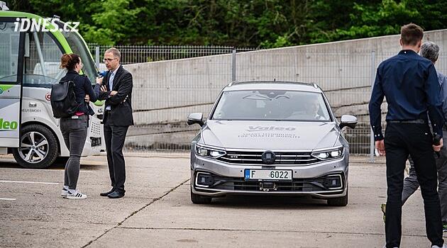 Autonomní auto se neunaví ani nerozptýlí. Kdy bude lepší než člověk? Expert odpovídá