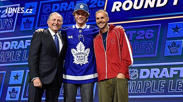 Bu yılın NHL draft seçimi McKenna, Toronto ile sözleşme imzaladı