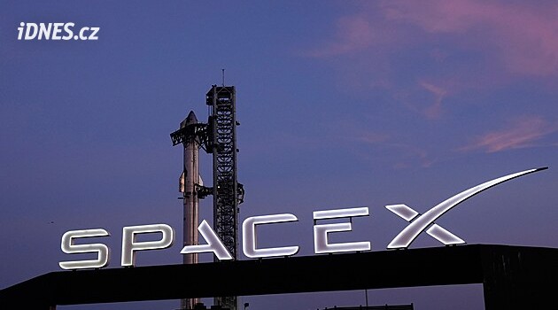 Po více než roku v záporných číslech zase v zisku. Podle Muska pomohlo SpaceX sloučení s Teslou