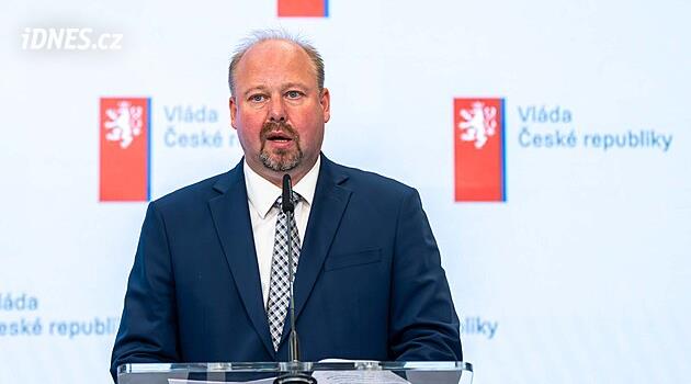 Zubař z fotek nezletilých pacientek vyráběl porno, stále ordinuje. Tejc nechá případ prověřit