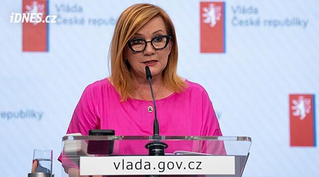 K regulaci cen paliv už není důvod, ale jsme v pozoru, říká Schillerová. A vyslala varování