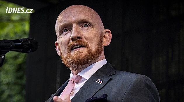 Britský velvyslanec Matt Field podpořil Prague Pride. Česky, až na poslední dvě slova