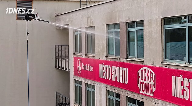 Drone iş başında: hokey Enteria Arena'nın cephesinin yıkanması