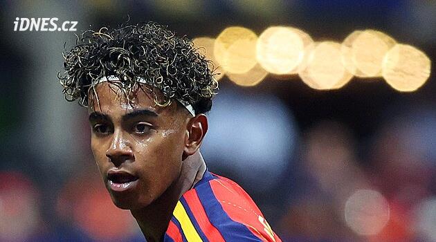Lamine Yamal po dovolené v Kolumbii překvapil fanoušky. Do Barcelony letěl běžnou linkou