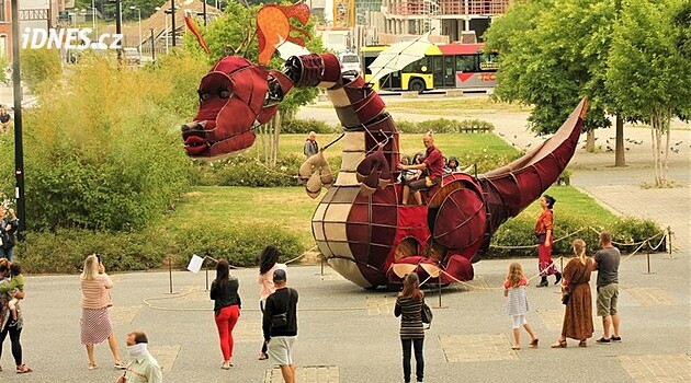 Sokaklardaki festival dünyanın dört bir yanından müzik ve akrobatları Poruba'ya getirecek