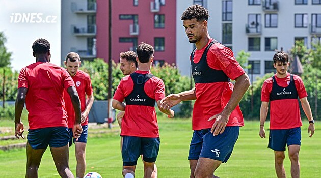 Rafting i společné opékání buřtů. Nejprve ale pardubické fotbalisty čeká Rapid