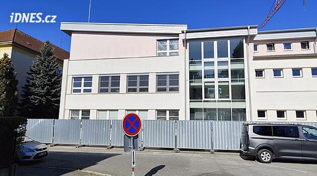 Dobruška ilkokulunun modernizasyonunu tamamladı, çocuklar Eylül ayında yeni sınıflara dönecek