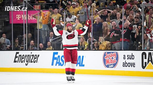 NHL: Staal, tuhaf bir maç kazandıran şutla Carolina'nın eşitliği sağlamasına yardımcı oldu