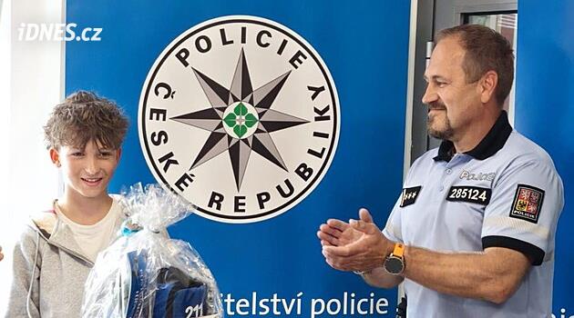 Děčín'deki çocuk göl kenarında yere yığıldı. Bir arkadaşı onu kurtardı