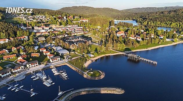 České Lago di Garda? Lipno láká na vítr v plachtách, horské hřebeny i stopu UNESCO