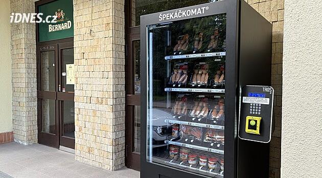 Humpolec'te soğuk et satış otomatı faaliyete geçti. İstediğiniz zaman spekkačky ve pasties satın alabilirsiniz