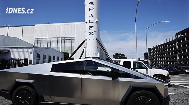 Reuters: Spojení Tesly a SpaceX by mohlo narazit na překážky kvůli podnikání v Číně