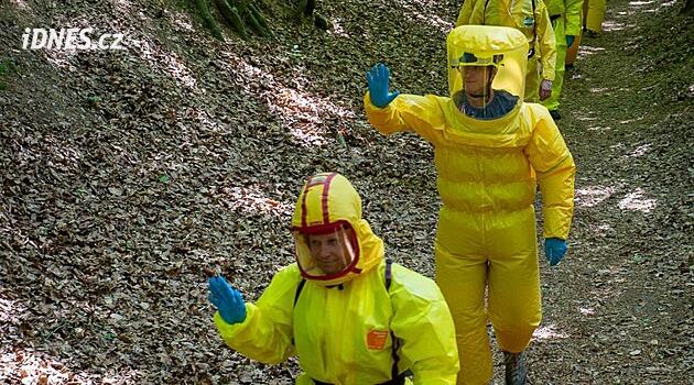 Kurtarma ekipleri Ralsk'ta yeni şişme tulumları test etti