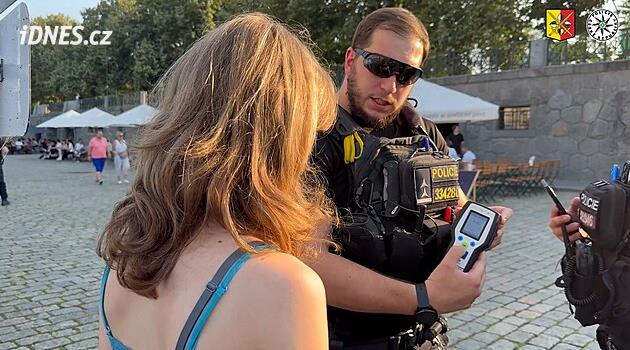 Prag'da polis kızın kanındaki alkol seviyesini binde 3,35 olarak ölçtü