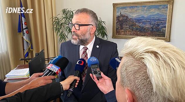 Výsledky senátních voleb 2026: Sčítání vrcholí. Vítězí Korč, náskok mají i Kazík a Šimetka