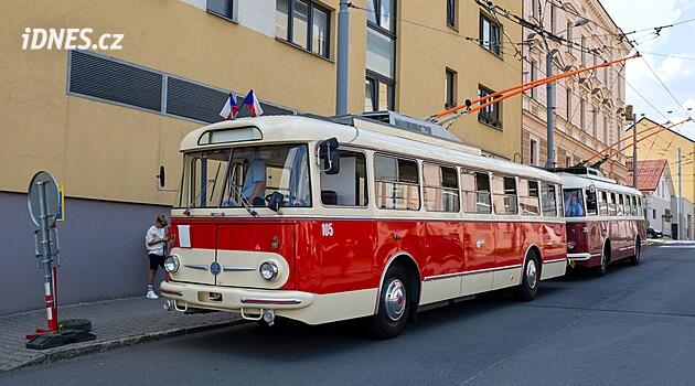 Troleybüsler eski günlerdeki gibi Pilsen merkezini sular altında bıraktı