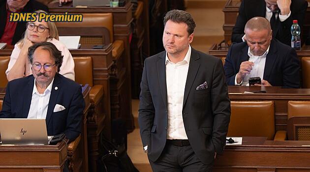 Jak porazit Pavla? Zeman radí vládě Vondráčka, Paroubek se obává „masakru“