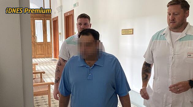 Masakr v rodině. Nožem ubodal bratra, otce málem. Odsoudili ho za opilství