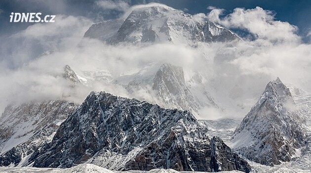 Tragédie na Broad Peaku. Po lavině se pohřešuje expedice deseti horolezců.