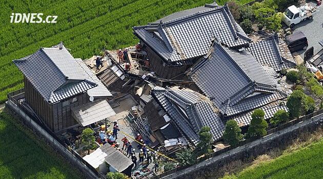 Zkáza v Japonsku. Země sčítá škody a v troskách pátrá po pohřešovaných