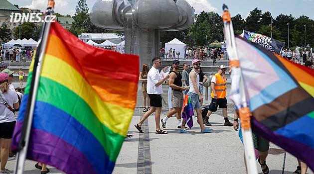 Na Duhový Pride v Bratislavě dorazily tisíce lidí. Odvaha být sám sebou, zaznělo