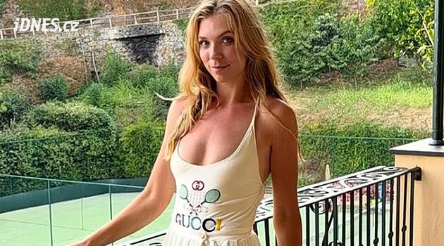Říkejte mi ženuška! Britská tenistka Katie Boulterová na líbánkách oslnila odvážnými modely