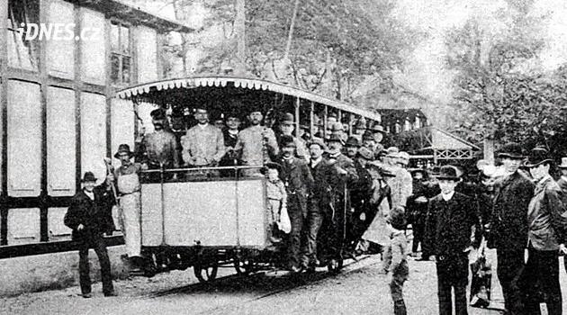 První tramvaj v českých zemích jela trasu 10 minut, jízdné stálo jako bochník chleba