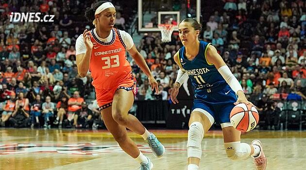 Hamzová znovu v akci. Přihlížela i oslavám, trenérka Reeveová slavila 380. výhru v WNBA