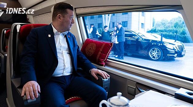 Předseda Poslanecké sněmovny Tomio Okamura se v Číně přesunul do Pekingu, chce otevřít otázku víz