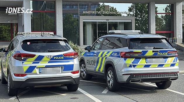 Bomba nastražená na policejní služebně? Policie prověřuje anonymní výhrůžky