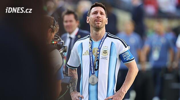 Argentince doma po finálové porážce vítaly davy. Messi ale ve výpravě chyběl
