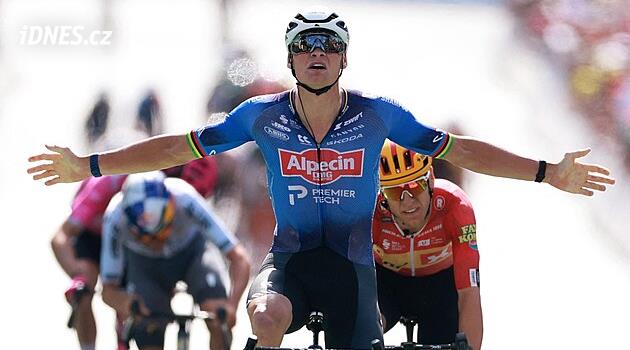 Van der Poel se dočkal. Po velkém boji s vedrem a pelotonem slaví na Tour vítězství