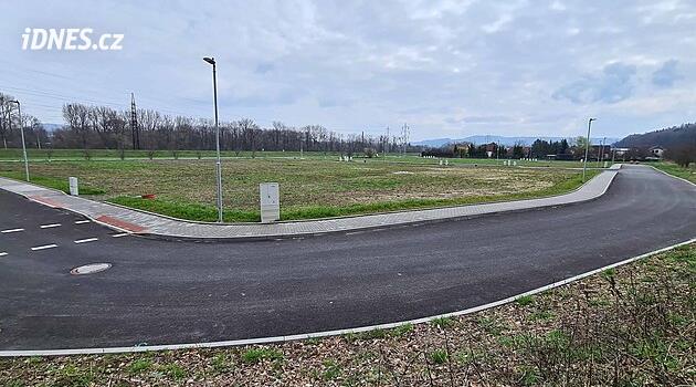 Valašské Meziříčí marně hledá kupce pro parcely poblíž Dezy. Zkusí developery