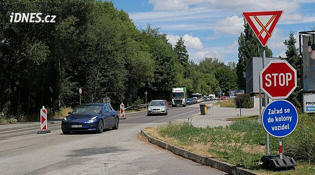 Oprava tahu na Boskovice komplikuje dopravu. V srpnu přijde úplná uzavírka