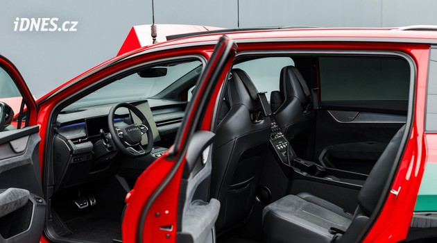 Škoda Peaq: Extra klakson a střešní okno naopak. Nová elektrická škoda jede Tour de France