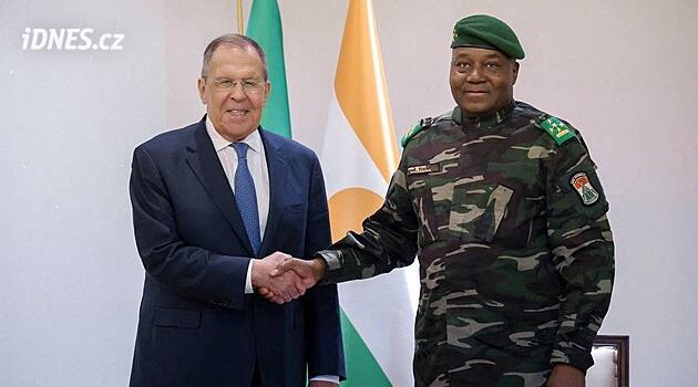 Lavrov zavítal do Afriky. Státům Sahelu slíbil pokračování ruské podpory, Moskva dodá vojenskou techniku