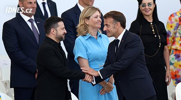 Urychlíme dodávky protiraketových střel, slíbil Macron v telefonátu se Zelenským