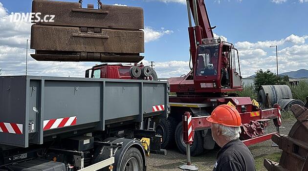 Z rypadla bude mamut. Umělci vyrobí unikátní sochu ze šrotu těžařských strojů z Bíliny