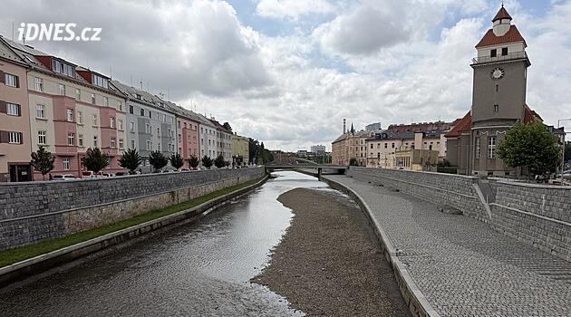 OBRAZEM: Místo vody kameny. Morava je vyschlá, lidé nevědomky škodí rybám