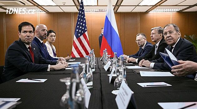Jsme připraveni na jednání, ale musí skončit dodávky zbraní na Ukrajinu, řekl Lavrov Rubiovi