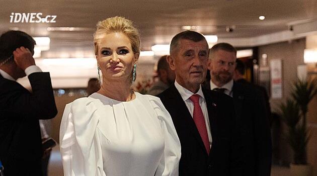 Když mě posadí s Pavlem, dáme si selfie, komentoval Babiš před večeří na summitu