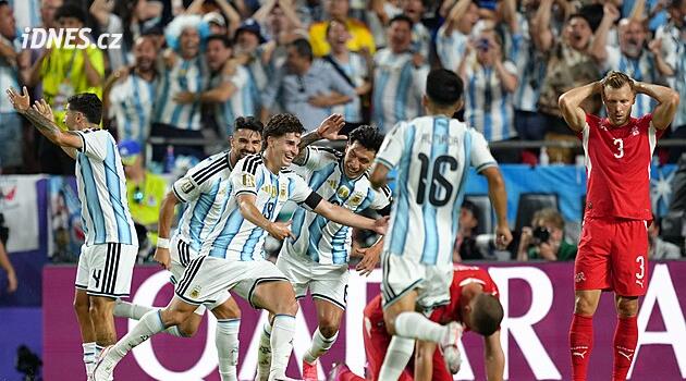 Argentina - Švýcarsko 3:1 po prodl., další drama obhájců, parádně rozhodl Álvarez