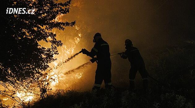 Českým hasičům komplikovaly hašení v Řecku přírodní podmínky, vítr a vegetace