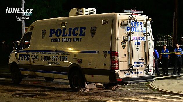 Ve čtvrti Coney Island v New Yorku bylo ve svátek postřeleno osm lidí