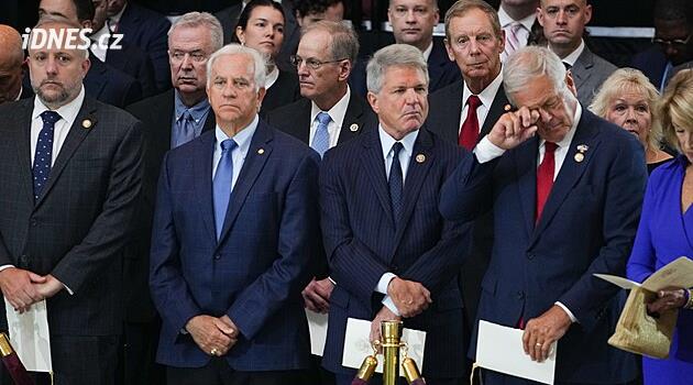 OBRAZEM: Byl jako člen rodiny. Trump i další světoví lídři se loučili se senátorem Grahamem
